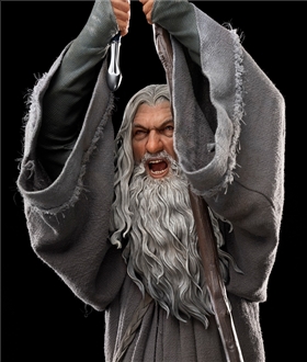 The-Lord-of-the-Rings-the-epic-statue-of-Gandalf-the-Gray