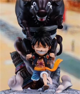 Luffy carrying the Bull - One Piece