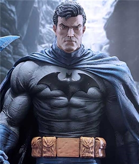 Batman-Batcave-Version-Batman-Hush-DX-Version