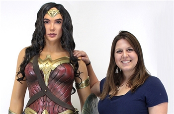 ไปดูงานโฟมฟิกเกอร์ขนาดเท่าตัวจริงของซุปเปอร์ฮีโร่สาว Wonder Woman