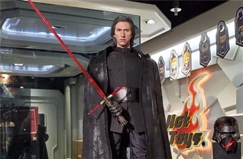 ตัวอย่างภาพถ่ายจริงของ Ray และ KYLO REN สินค้าใหม่ของ Hot Toys
